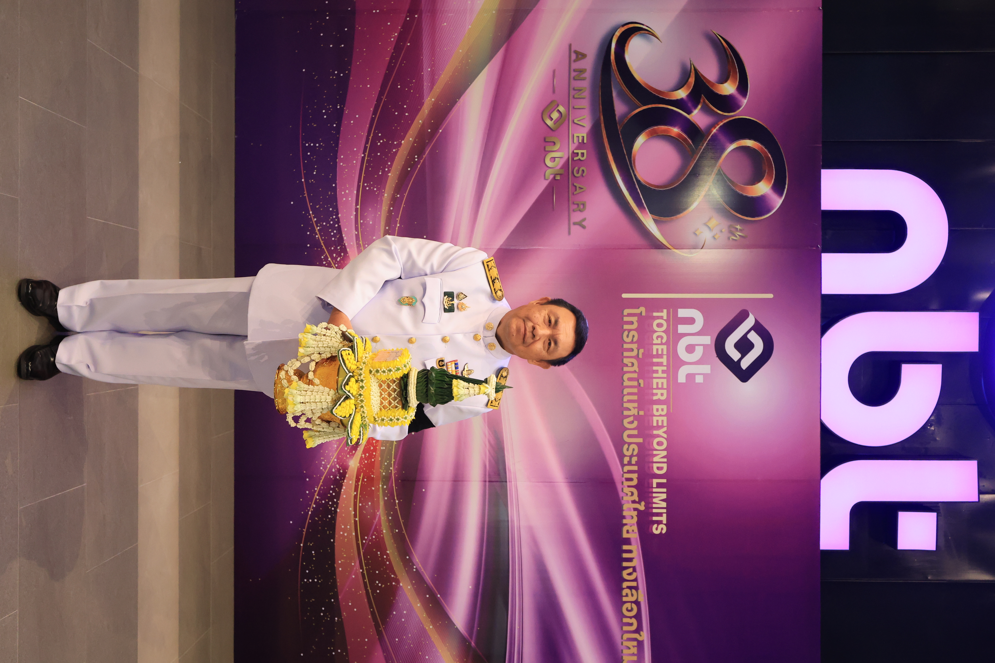 title - คณะผู้บริหาร ส.ป.ก. บันทึกเทปถวายพระพรชัยมงคล เนื่องในโอกาสมหามงคลเฉลิมพระชนมพรรษา 74 พรรษา พระบาทสมเด็จพระปรเมนทรรามาธิบดีศรีสินทร มหาวชิราลงกรณ พระวชิรเกล้าเจ้าอยู่หัว